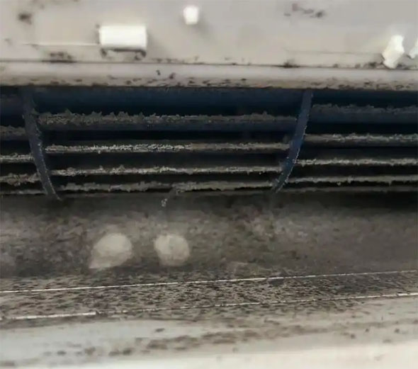 桑珠孜空调吹的风有股烧焦味是怎么回事